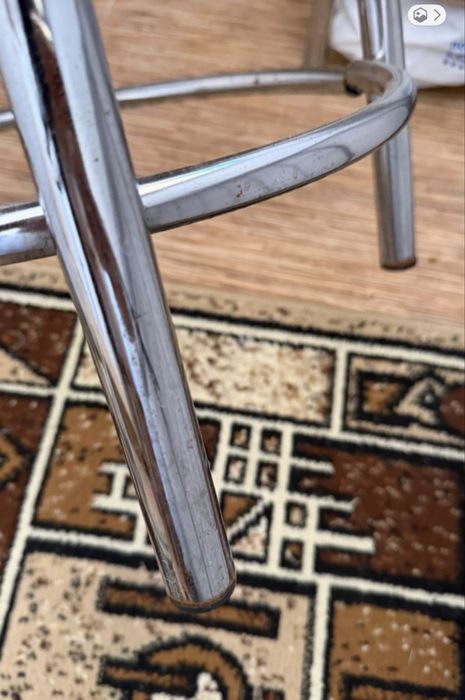 Продам две табуретки