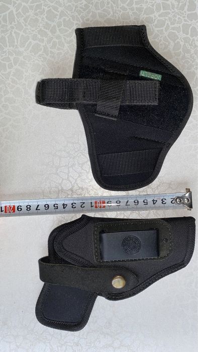 Кобури за пистолет и пълнител.