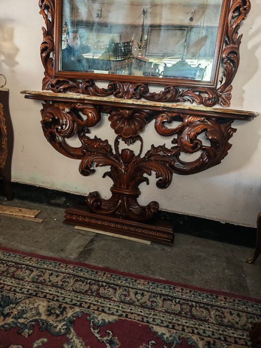 Антикварна дървена конзола