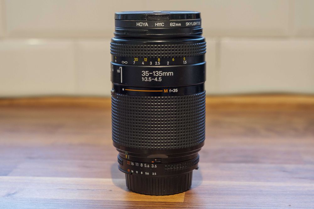 Nikon AF Nikkor 35-135mm f/3.5-4.5 – Zoom cu Funcție Macro