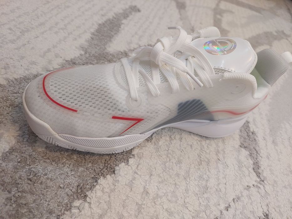 Кроссовки новые 41 размера