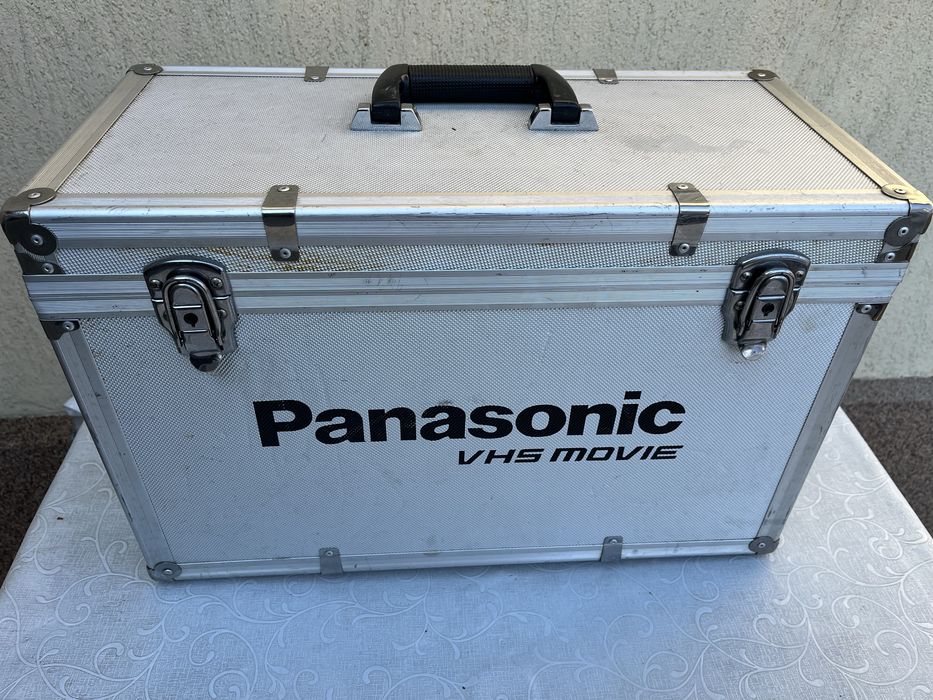 Camera video anii ‘80 Panasonic VHS Movie cu caseta filme