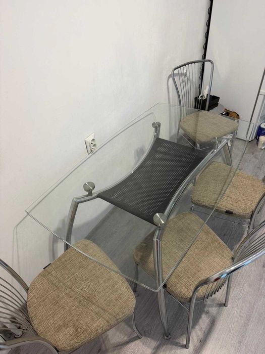 Sifonier / Dressing / Dulap si Masa de sticla plus scaune