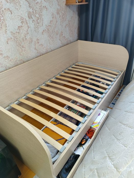 Детская кровать ( подростковая)