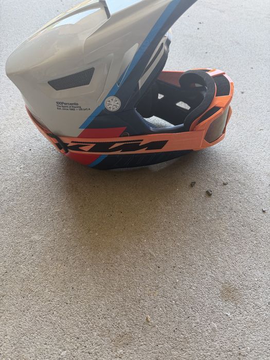 Casca full face 100 procent impreuna cu ochelari