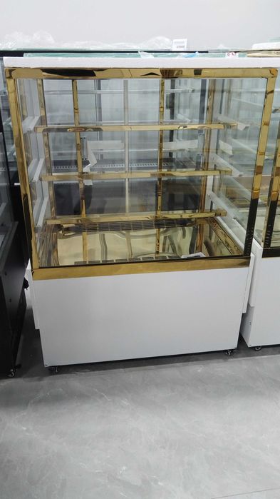 Новый витринный холодильник