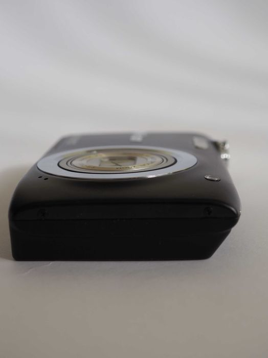 Nikon Coolpix A100 20mp x5 zoom компактен фотоапарат, нов, със зарядно