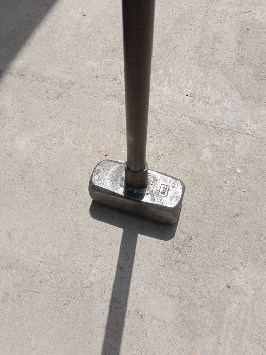 Кувалда балон ургани 8 кг темри турбаси билан 10 килола атирофи чикади