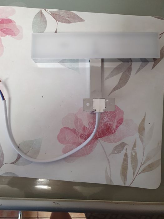 Lampa baie pentru mobila