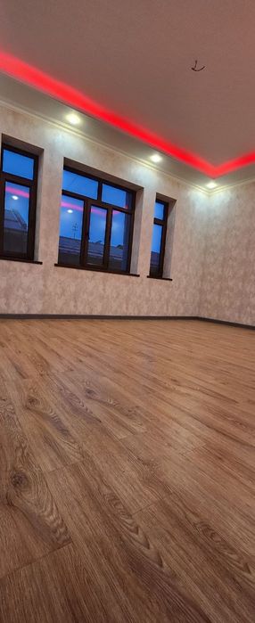 Кибрай центрида 2 каватлик, 5 хоналик уй сотилади