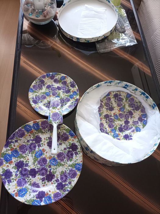 Комплект за торта 26.5 см. -поднос, и 6 бр. чинии -19.5 см.