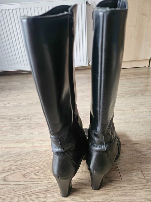 Cizme negre de piele