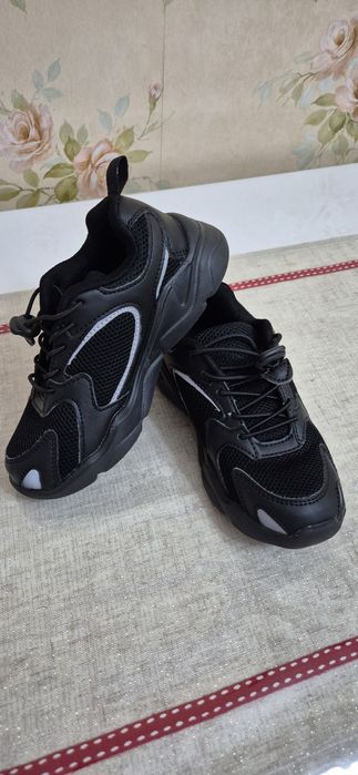 Adidasi Reserved marimea 29