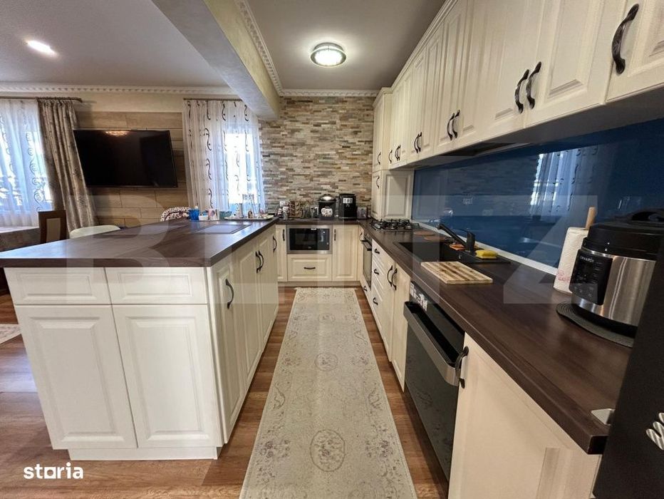Apartament de vanzare, cu 4 camere, 100 mp, zona Oasului