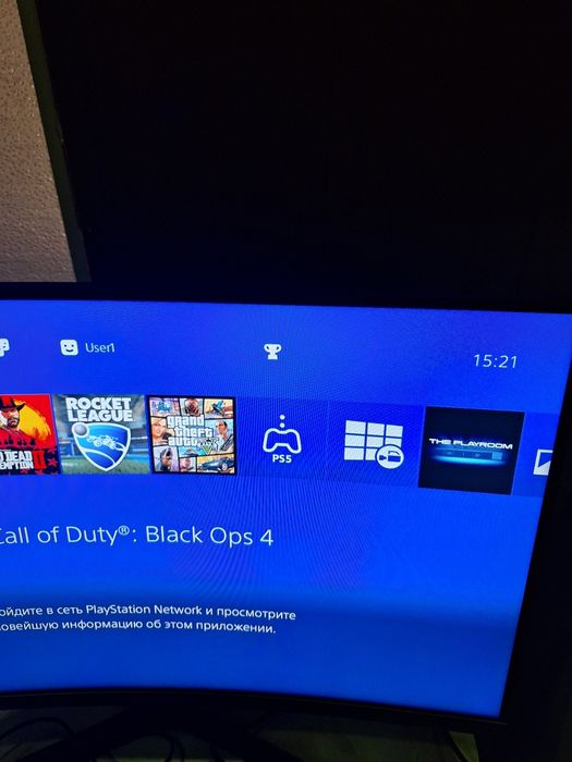 Продаю плейстейшин 4 слим с одним оригинальным  жостиком.