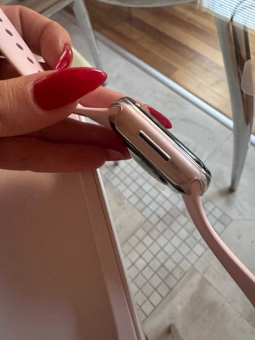 Смарт часовник Apple Watch 9, 41 мм - НОВ. GPS