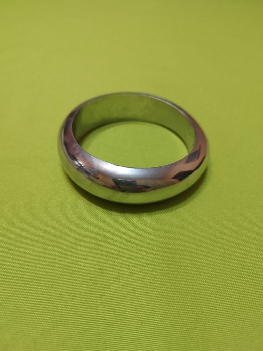 Продавам много красива гривна