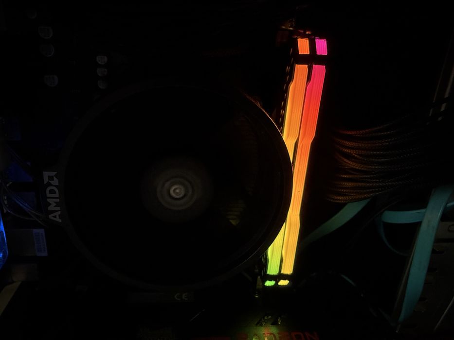 Kit PC Ryzen 5 3600 + B450M + 16GB RAM 3200MHz CORSAIR (NU SE VAND SEPARAT)