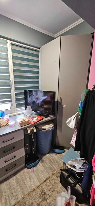 Продам большие шкафы и стол