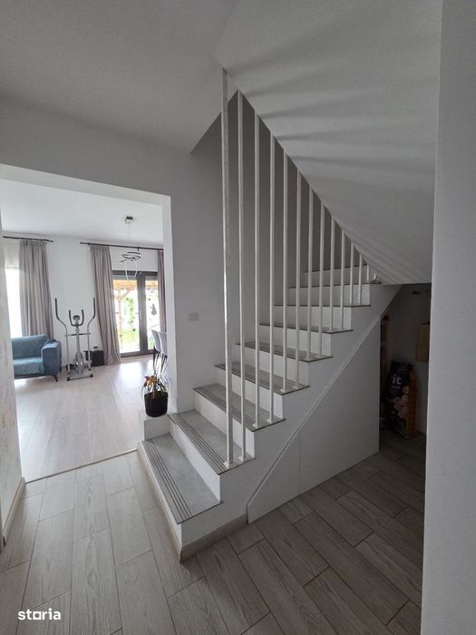 Casă duplex cu 4 camere, P+1 și mansardă, curte 260mp, PRET NEGOCIABIL