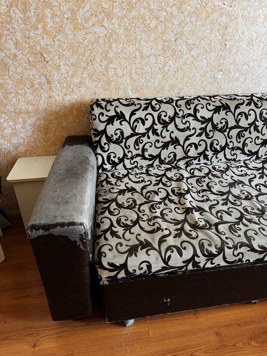 Диван угловой даром