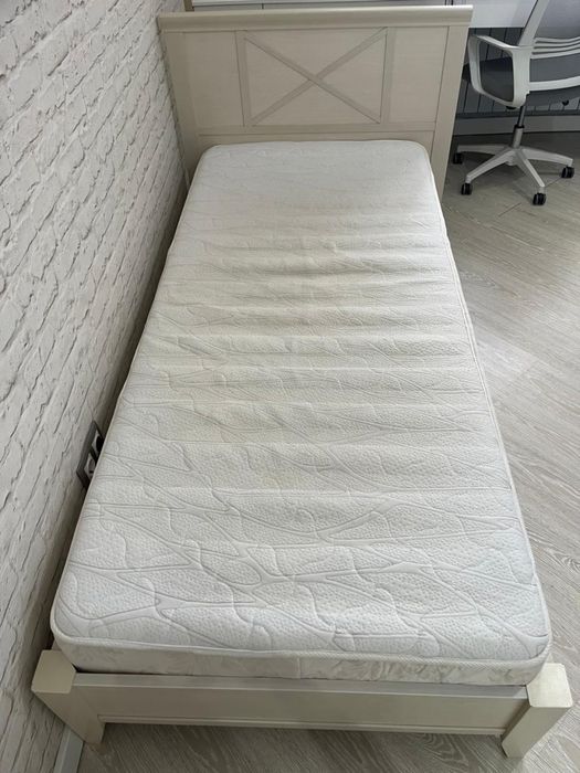 кровать б/у 90 на 200