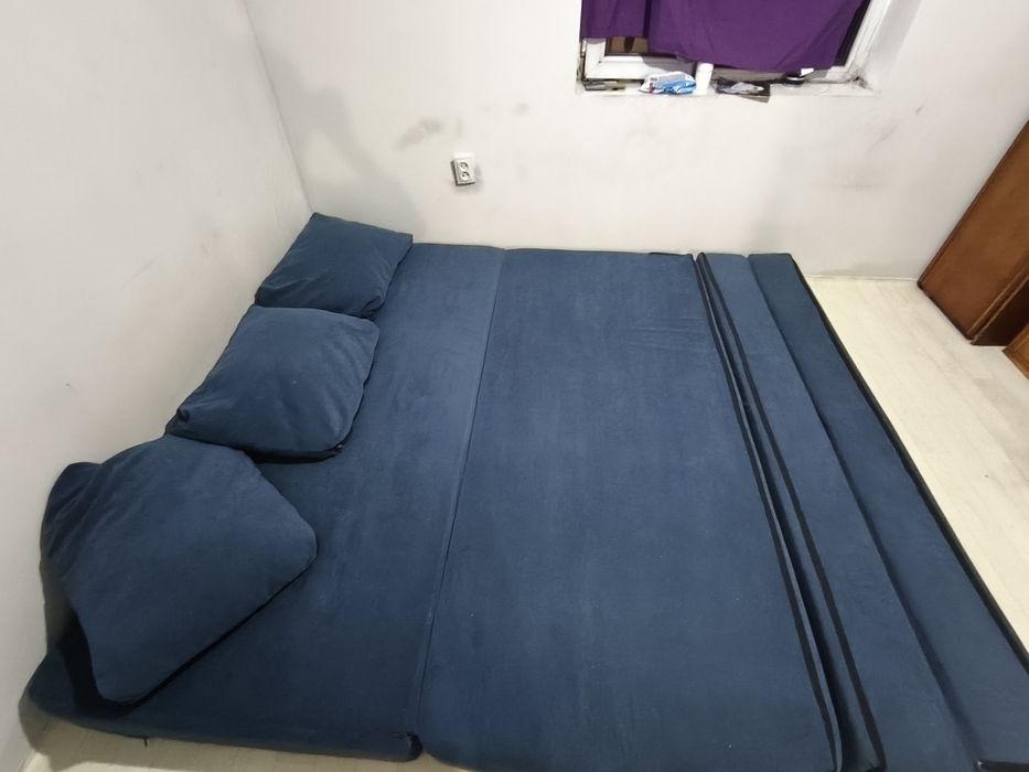 Бескаркасный диван