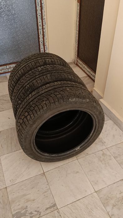 Продавам зимни гуми nokian 245/45/18 2018 g dot