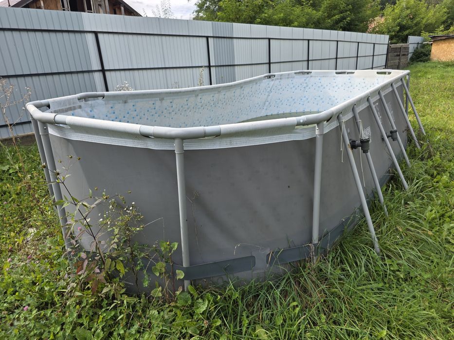 Piscină spațioasă