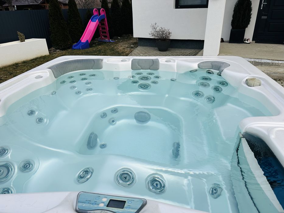Artesian spas jacuzzi
