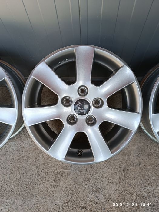 15/5/112-ШКОДА ОКТАВИЯ,ЙЕТИ,ФОЛКСВАГЕН Голф 5,6,7-нов внос-перфектни