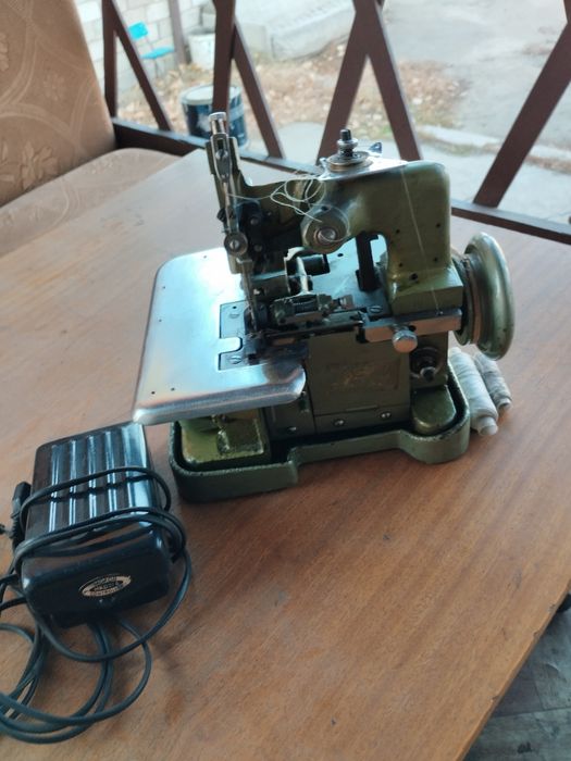 Оверлок с электроприводом