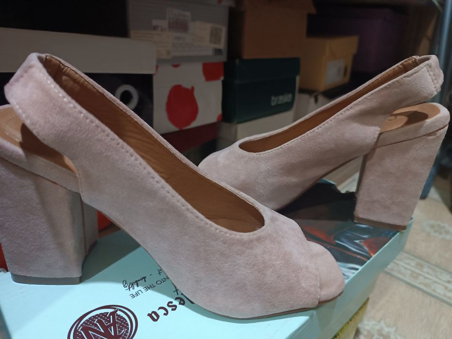 Продам босоножки