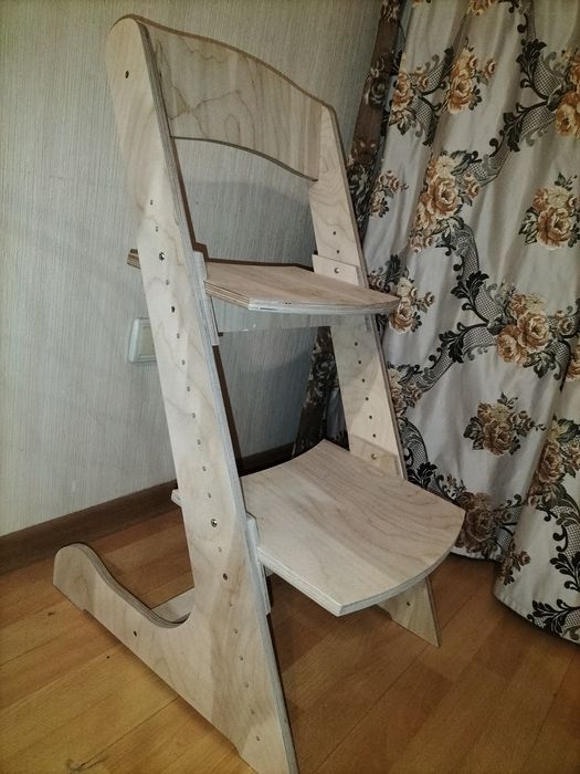 Детский растущий стул.