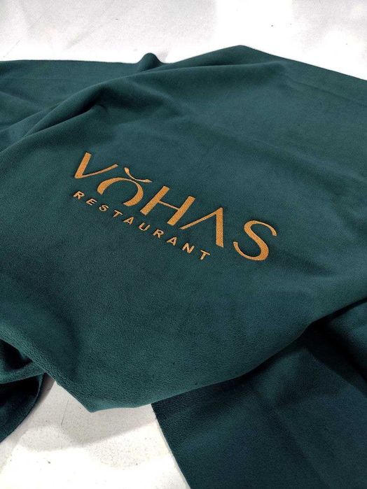 Пледы в Кафе. С лого. Плед. PLet. Pled. Yopinchiq. Yopinchoq, Плет.