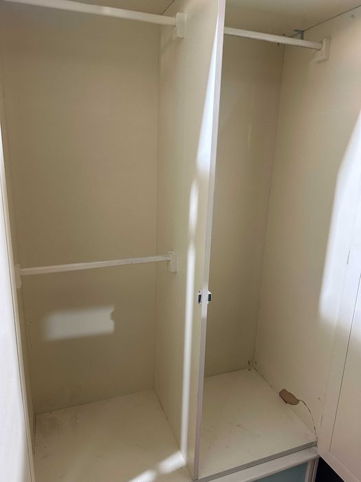 2 buc Dulap cu 2 usi si 4 Sertare; Sifonier cu raft si bara de umerase