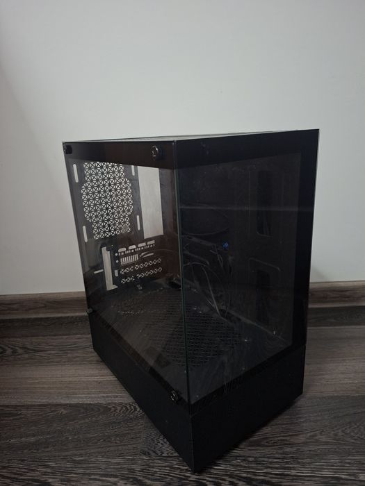 Carcasa PC ca noua