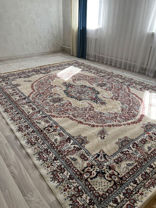 Продам ковер 3*4 м  (б/у).