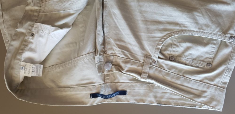Pantaloni barbati -Valentino,impecabili,marime reala 34-36