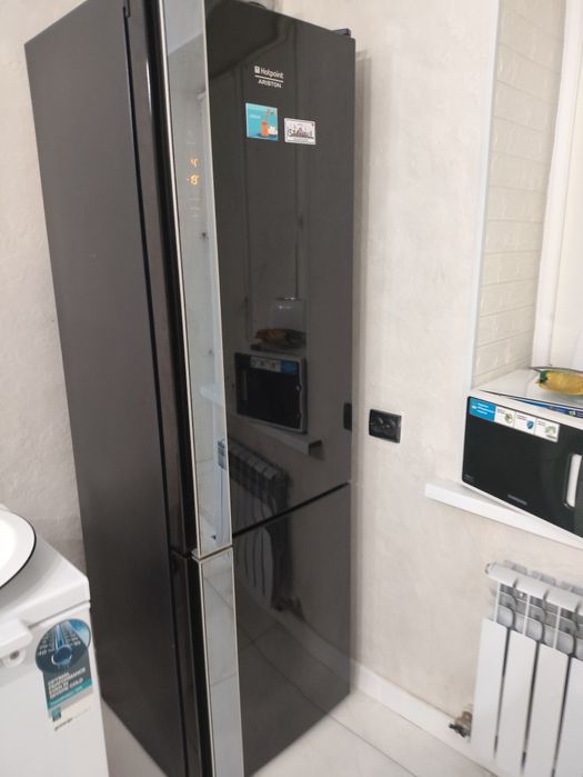 Продам Холодильник Ariston