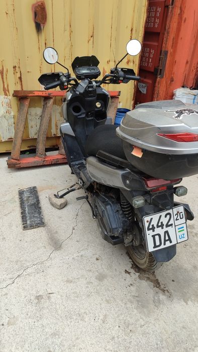 Skuter tank sotiladi