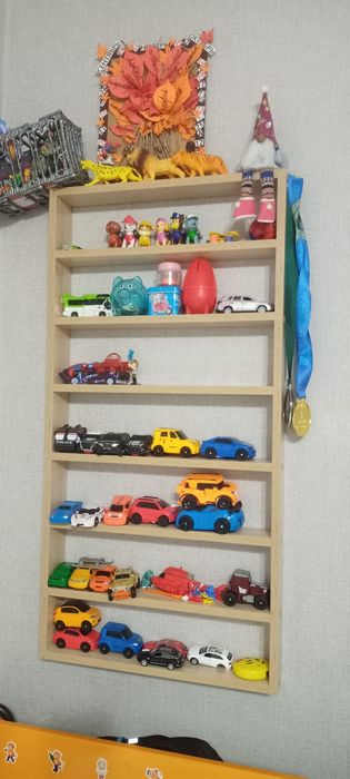 Кровать стол комод