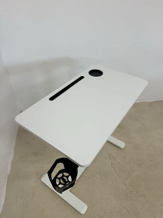 Бюро с регулируема височина подходящо за легло с колелца VASAGLE