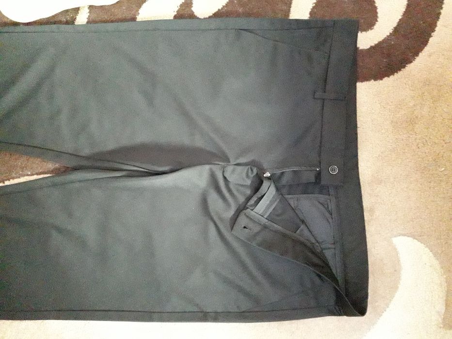 Pantaloni stretch noi.