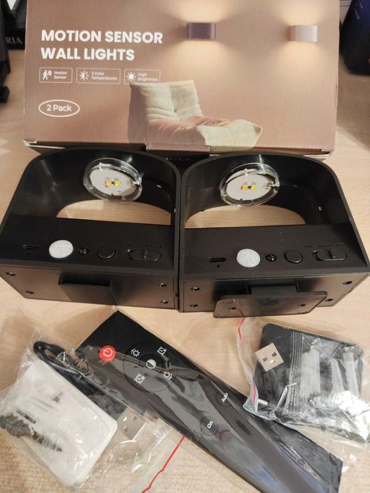 Lampi de perete cu senzor de miscare