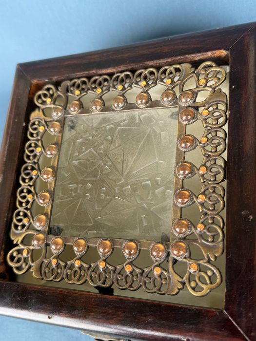 Стара дървена кутия за бижута