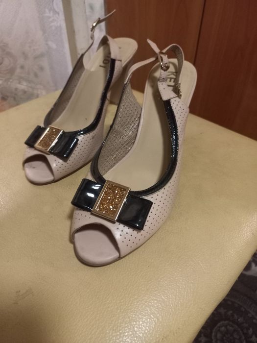 Продам женскую обувь