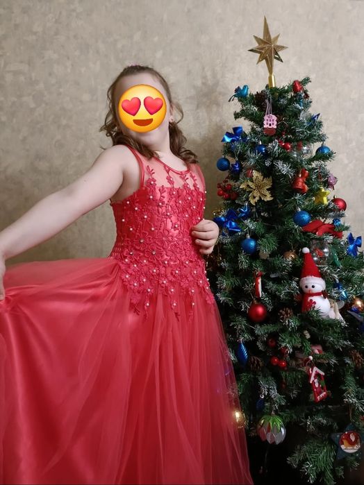 Платье нарядное на 9-10 лет