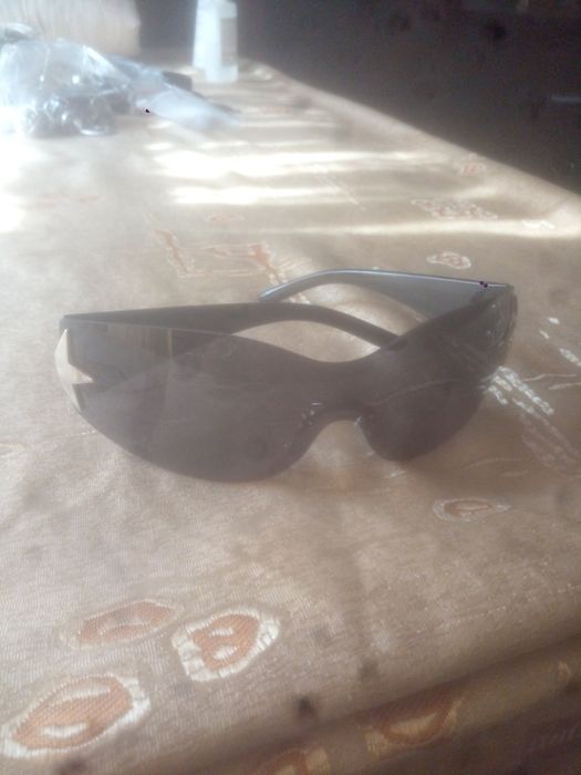 Очки солнцезащитные