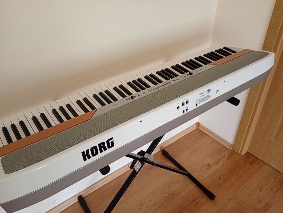 KORG SP-250 White 88 GHS pian digital profesional de scenă orga